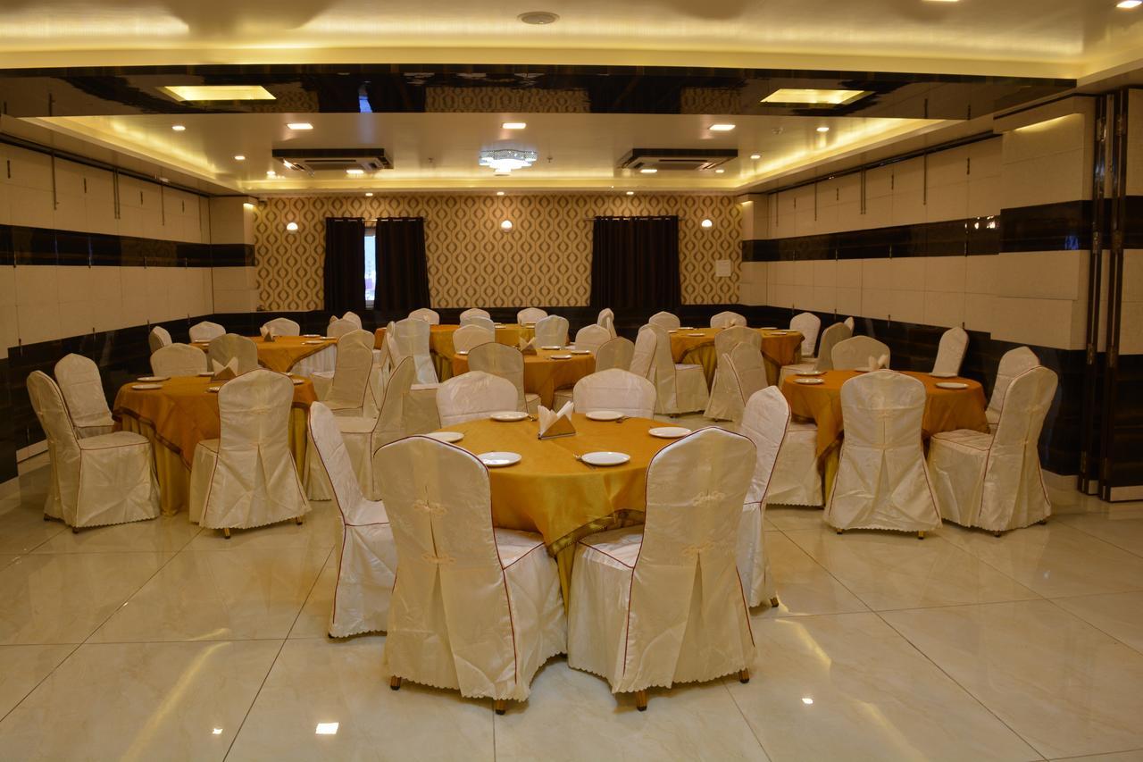 The Avr Hotels & Banquets Patna  Exterior photo